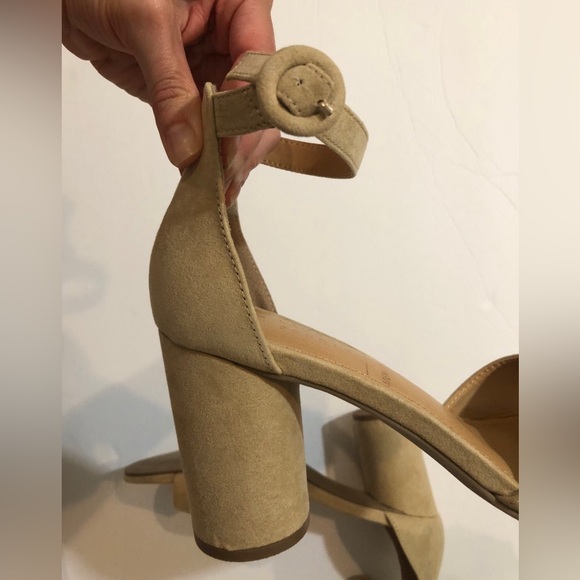 Elegant Tan Block Heel Sandals